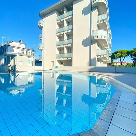 Trilocale Con Piscina - Agenzia Cocal Apartment
